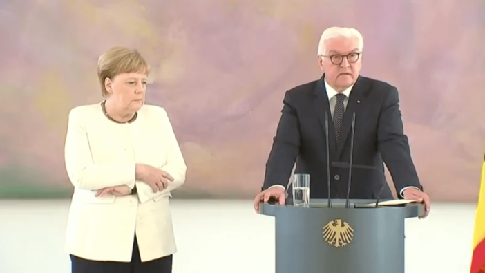 Merkel yine titrerken görüldü!