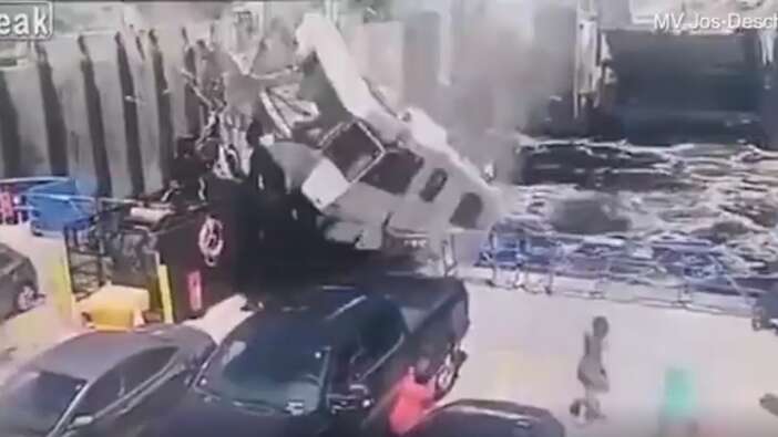 Rampadan uçarak feribota girdi...