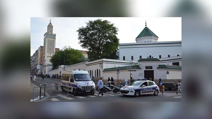 Fransa daha fazla cami ve mescid kapatmaya hazırlanıyor