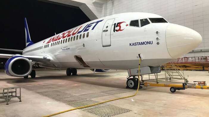 AnadoluJet uçağına logo giydirildi...