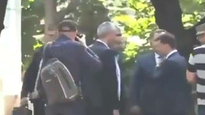 Devlet Başkanı, Savunma Bakanı'nı itti...