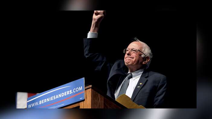 Demokratlar Sosyalist aday Bernie Sanders'a sarıldı