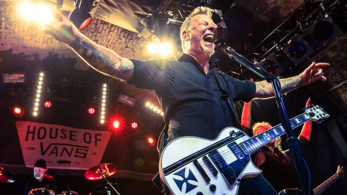 Metallica hem sahnede hem beyaz perdede!