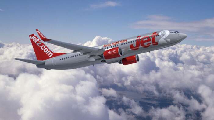 Pilot havada bayıldı, uçağı yolcu indirdi!