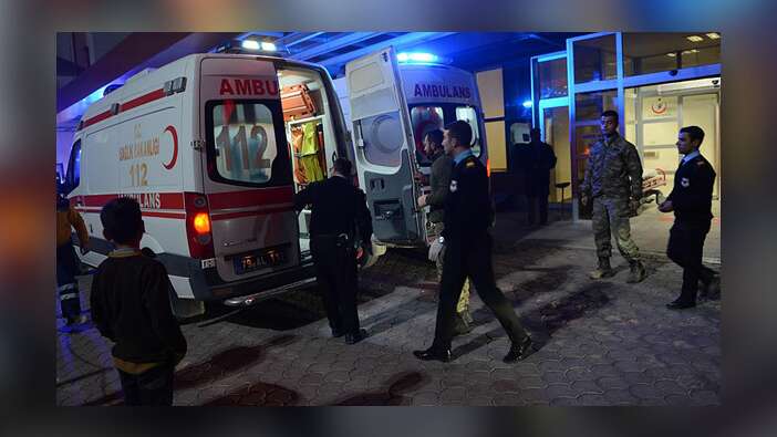 Suriye'de yaralanan 4 Türk askeri Kilis'e getirildi