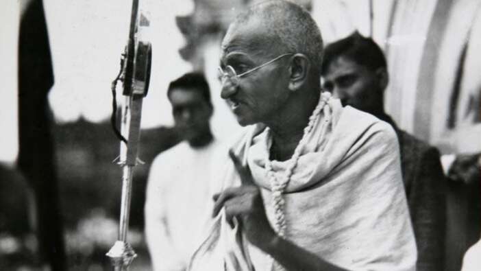Mahatma Gandi'nin külleri çalındı!