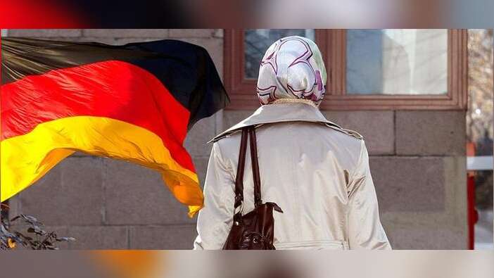Almanya'da nazi kafası! Başörtülü genç kıza bunu yaptılar