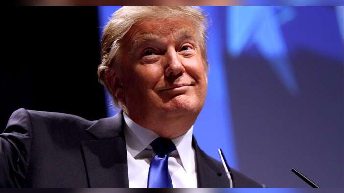 Donald Trump iki tweet'le Çin'i sarstı!