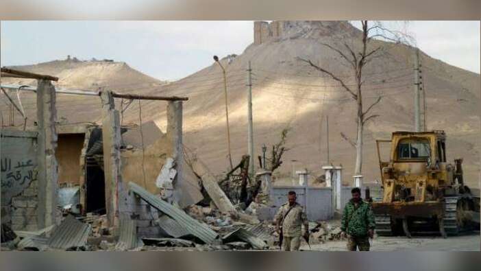 DAEŞ Suriye'nin antik kenti Palmira'yı geri aldı