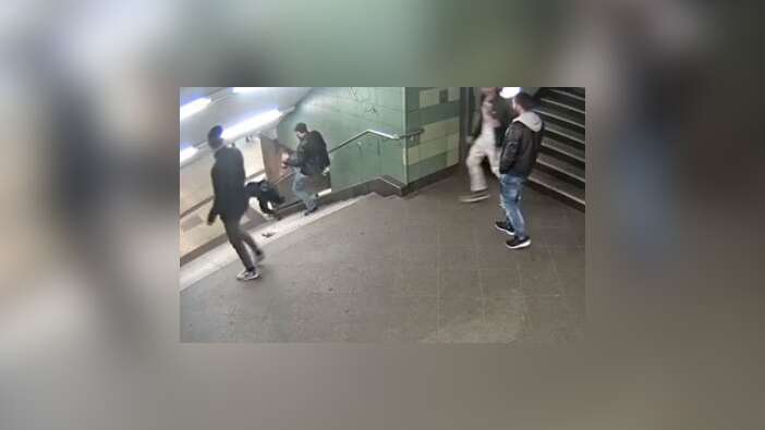 Berlin'de metro istasyonunda şok saldırı