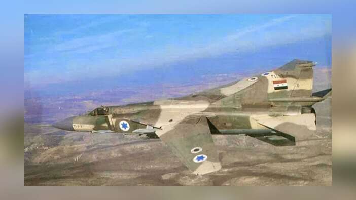 Esed rejimine ait MİG-23 savaş uçağı düştü