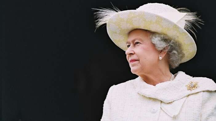 Kraliçe Elizabeth çocuk tacizcisi çıkan oğlunu saraydan kovdu!