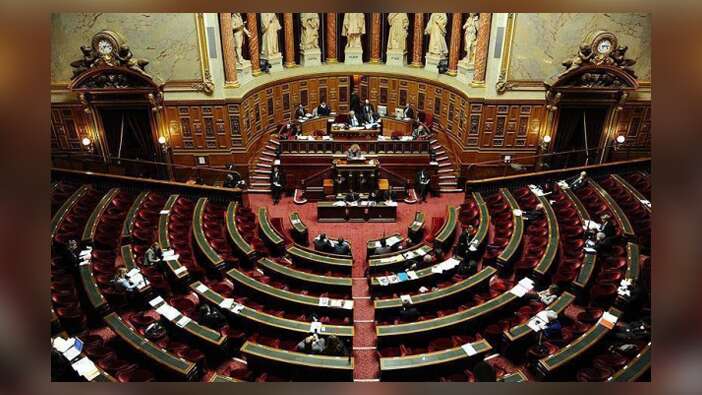 Fransa'da OHAL Senato'dan geçti