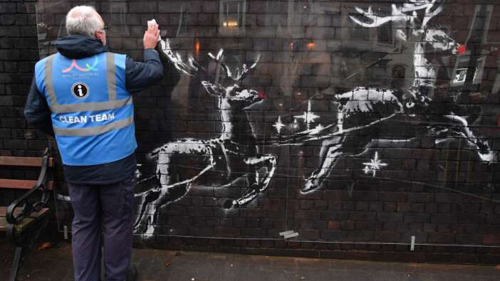 Banksy'nin son eserine saldırı!