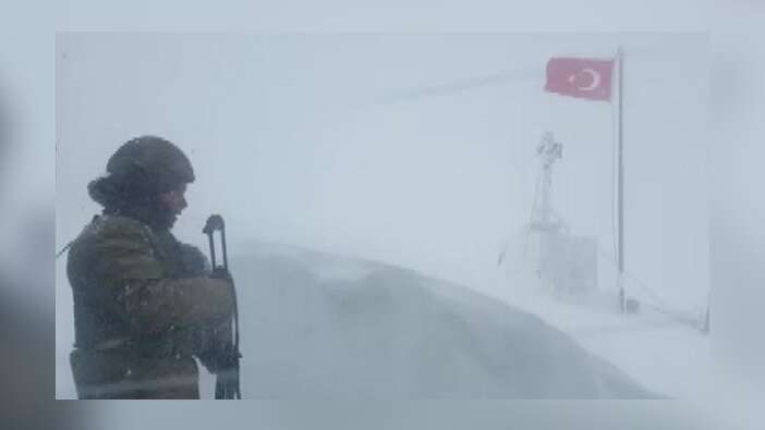 Zor şartlarda vatan nöbeti
