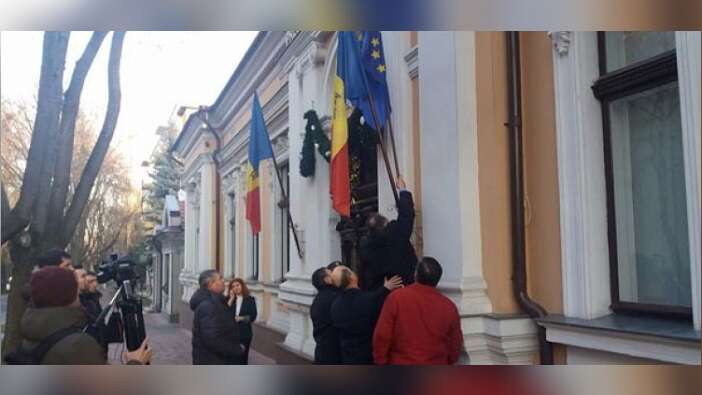 Cumhurbaşkanı AB bayrağını indirdi!