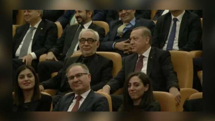 Erdoğan'dan ödül alan Şener Şen'e linç girişimi!