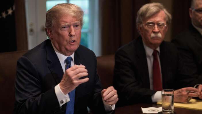 Bolton, Trump'ı zora soktu! Azil soruşturmasını etkileyecek...