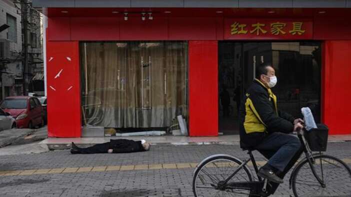 Korku filmi gibi! Wuhan'da kan donduran fotoğraf