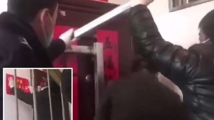 İnsanlık dışı görüntüler! Evlerine hapsedip açlıktan ölmeye terk ediyorlar!
