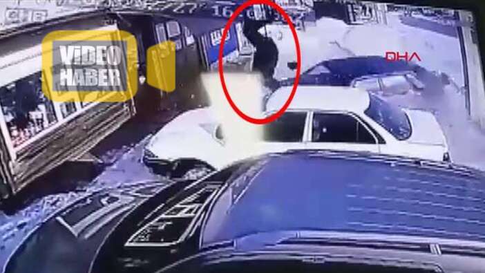 korkunç kaza! Rusya'da alkollü sürücü aracıyla yayaların arasına daldı