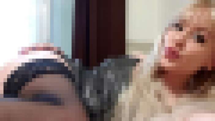 Ünlü model korona ilacını bulan bilim insanı ile birlikte olacak