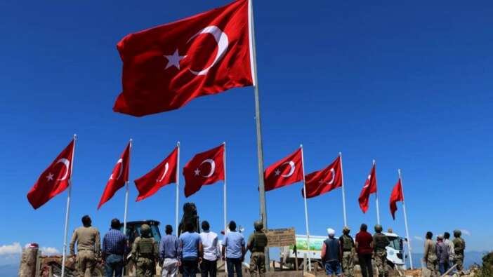 İspanyollar seçti! Dünyanın en güzel bayrağı Türk bayrağı...