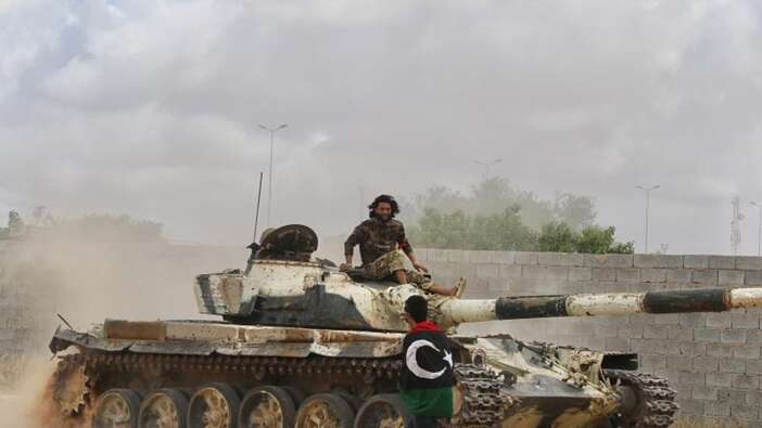 Libya Ordusu, Hafter'e silah ve mühimmat taşıyan kargo uçağını vurdu