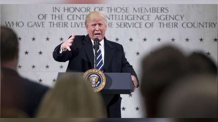 Trump protestocularla alay etti