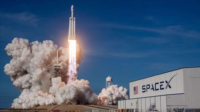 SpaceX'in ilk insanlı uzay mekiği denemesi bugün gerçekleşecek!