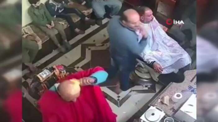 Kafasına dezenfektan sıkıp ateşe verdi! Müşterinin kafası alev topuna döndü