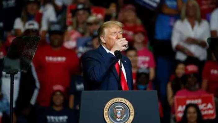 Trump hakkındaki iddialara bir bardak su ile yanıt verdi