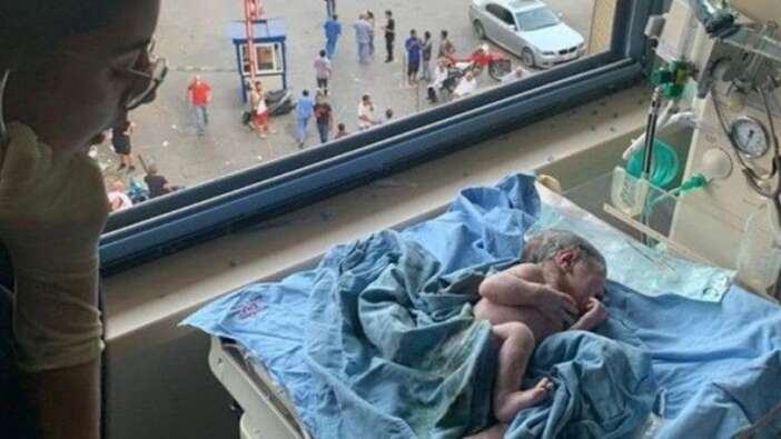 Beyrut'ta bir kadın, patlamaya doğum yaparken yakalandı