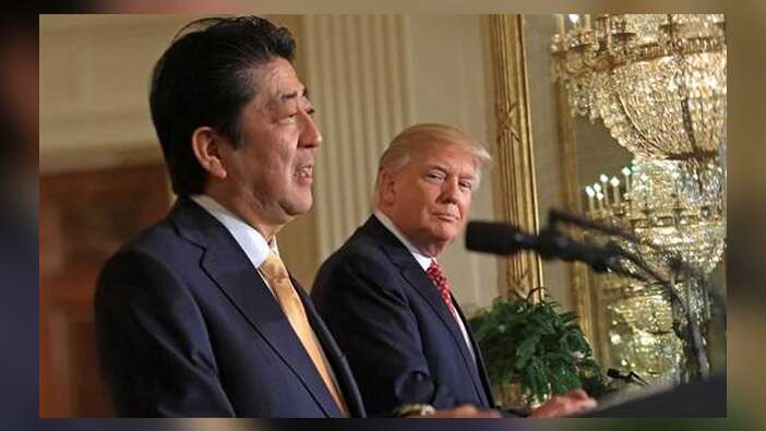 Trump'tan Japon liderle görüşmesinde skandal hareket!