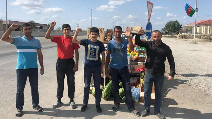 Azerbaycan'da cepheye giden askere duygu dolu destek: Asker Payı!