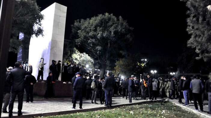 Kırgızistan'da olağanüstü hal ilan edildi!