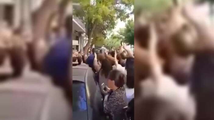 Eski devlet başkanına yumruklu saldırı