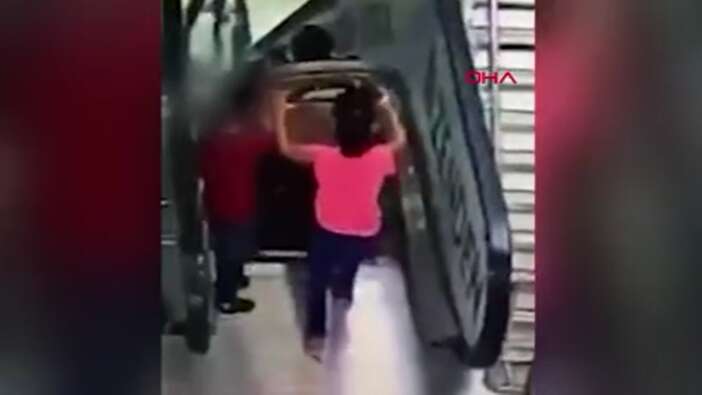Rusya'da korkunç yürüyen merdiven kazası