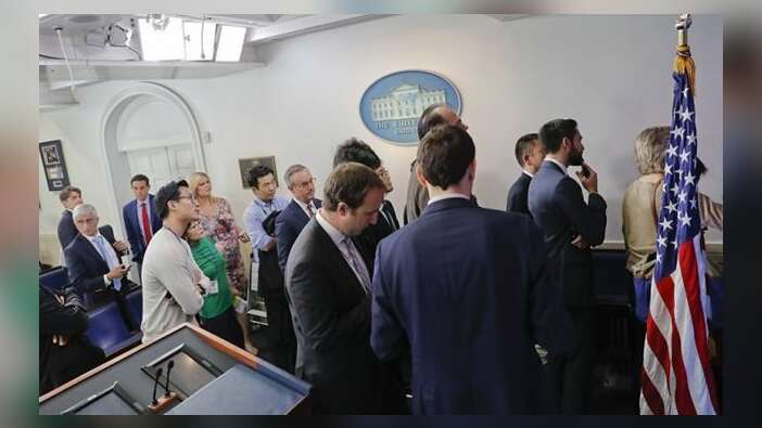 Trump'tan CNN, BBC ve NYT hakkında şok karar!