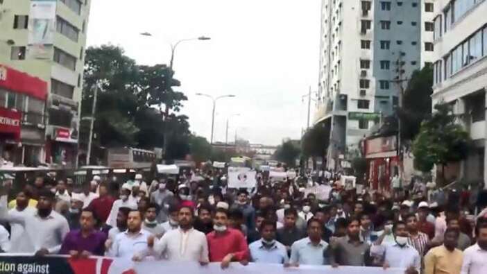Bangladeş'te Macron'a öfke: Fransız ürünlerini kullanmayın!
