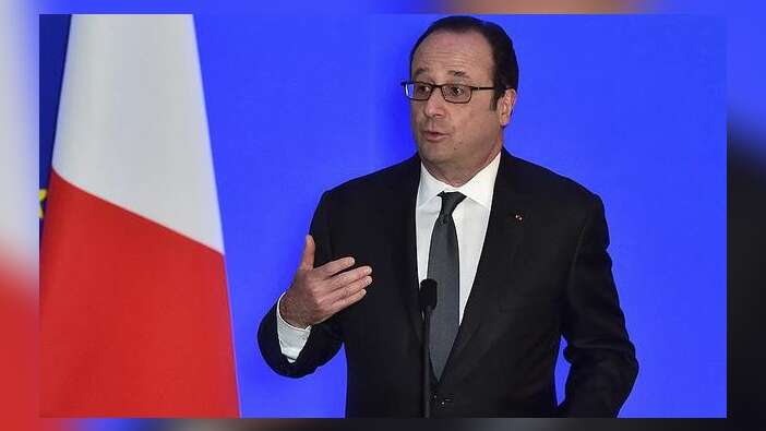 Fransa Cumhurbaşkanı Hollande konuşurken keskin nişancının silahı ateş aldı! / VİDEO