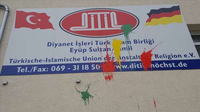 Almanya'da camilere çirkin saldırı