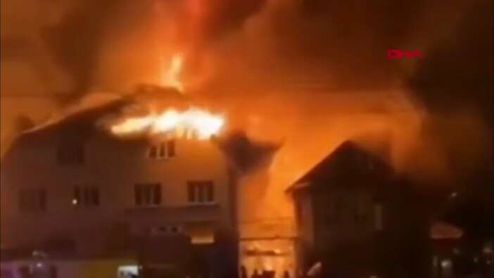 Rusya'daki 3 katlı mağazada büyük yangın