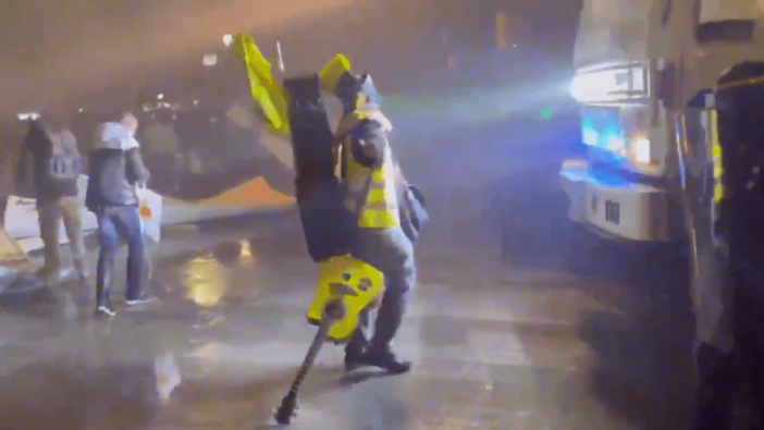 Fransız polisi bizans miğferi dinlemedi