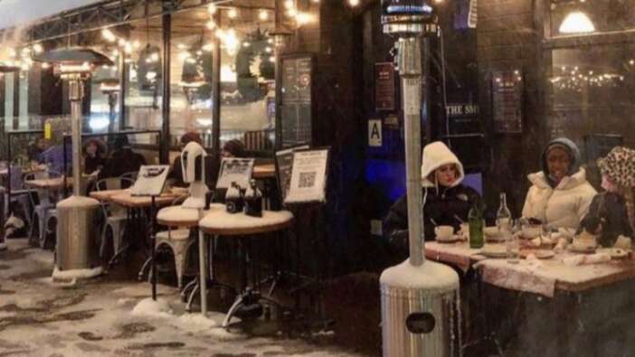 Kar fırtınasına aldırmayan New Yorklular restoranlara akın etti