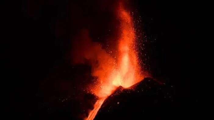 Son bir haftada 6 kez... Etna yeniden faaliyete geçti!