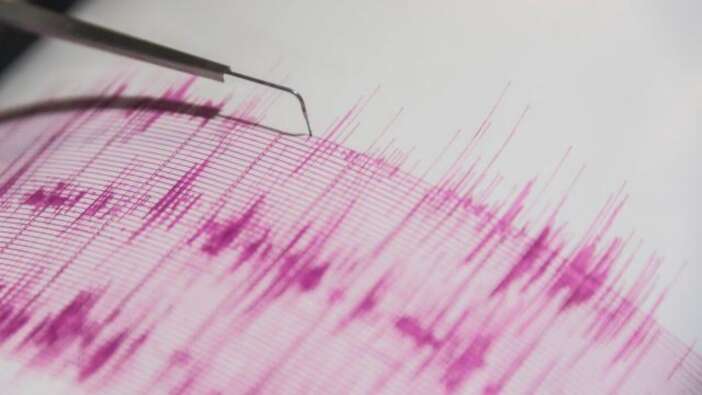 7.3'lük depremin ardından tsunami alarmı verildi