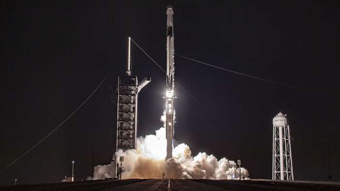 SpaceX 60 uyduyu daha uzaya taşıdı