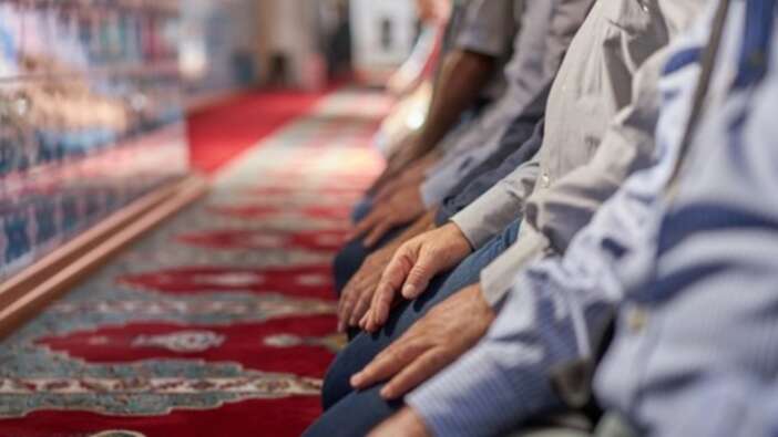 Suudi Arabistan koronavirüs nedeniyle rekatları azalttı