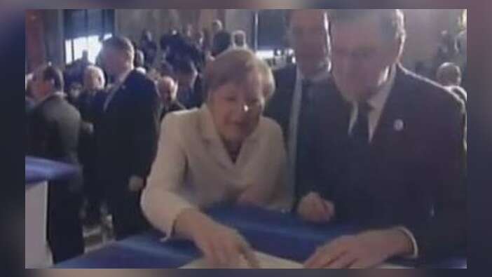 Rum lider alay konusu oldu! Merkel görünce Hollande ve Rutte'yi de çağırdı
